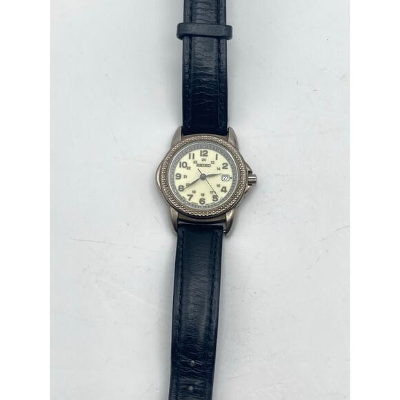 VTG Seiko Women\'s Luminous Field Watch 27mm - New Battery - Adjustable - WR main image 10